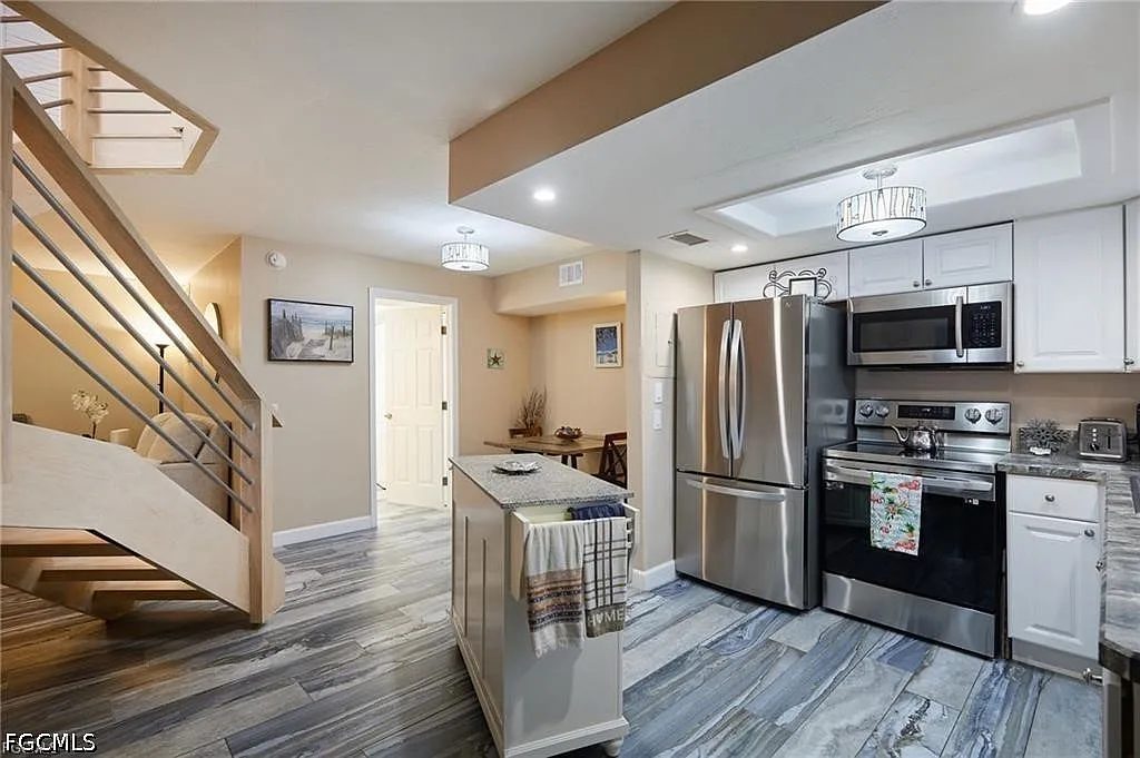 2 bed, 2.0 bath, 1060 sqft, $1,800 — Photo 1