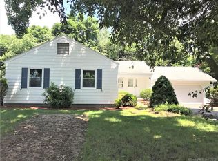 10 Brookmoor Rd, West Hartford, CT 06107