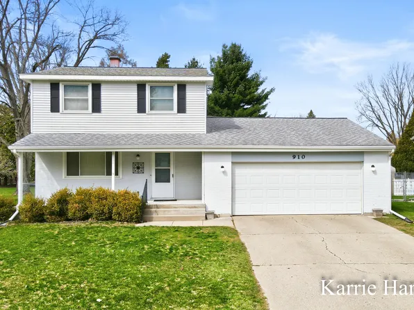 910 E Evergreen St, Greenville, MI 48838