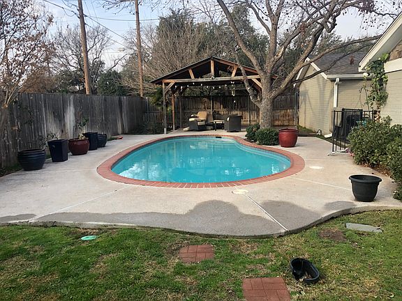 4th image of 913 Country Club Dr