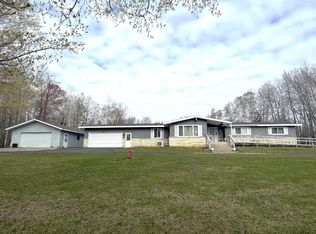 N2813 Bay De Noc Dr, Menominee, MI 49858