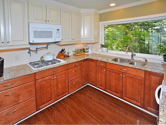 3rd image of 3126 Oak St