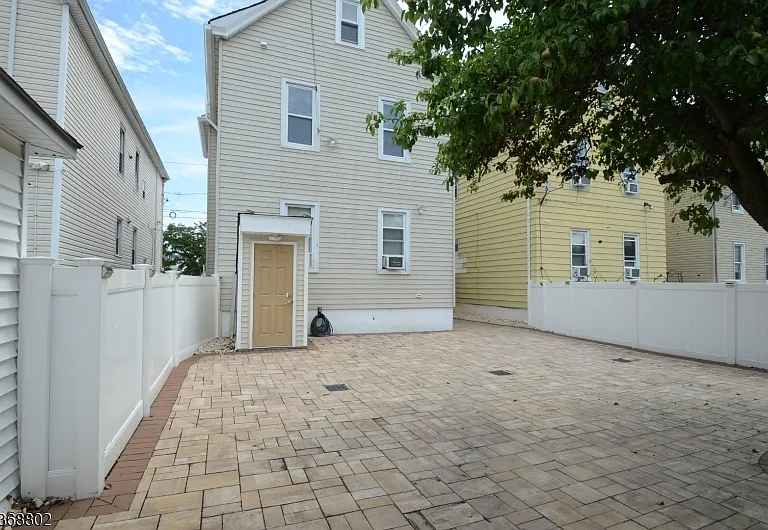 74 Harrison Pl #2 — Photo 12