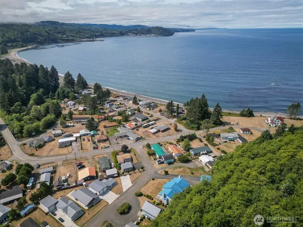 210 Salmon Street #5, Clallam Bay, WA 98326
