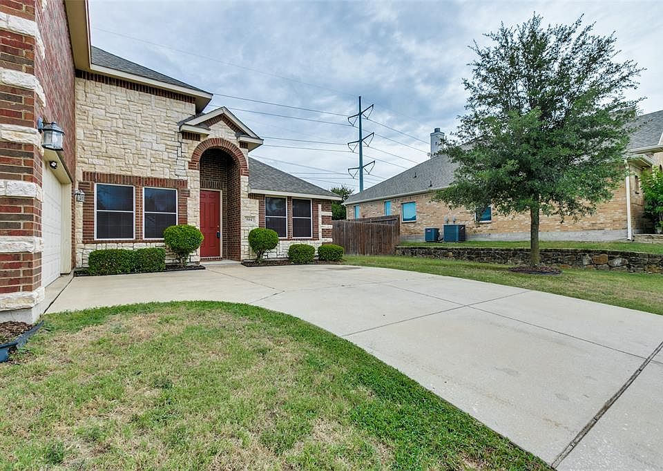 1st image of 504 Rolling Hills Ln