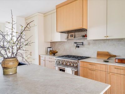628 Grand St FLOOR 2, Hoboken, NJ, 07030