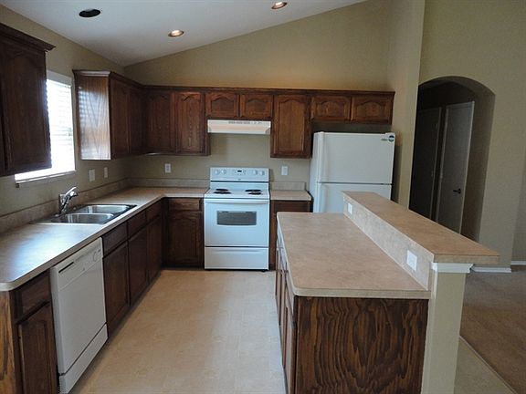 4th image of 1108 Maplewood Ln