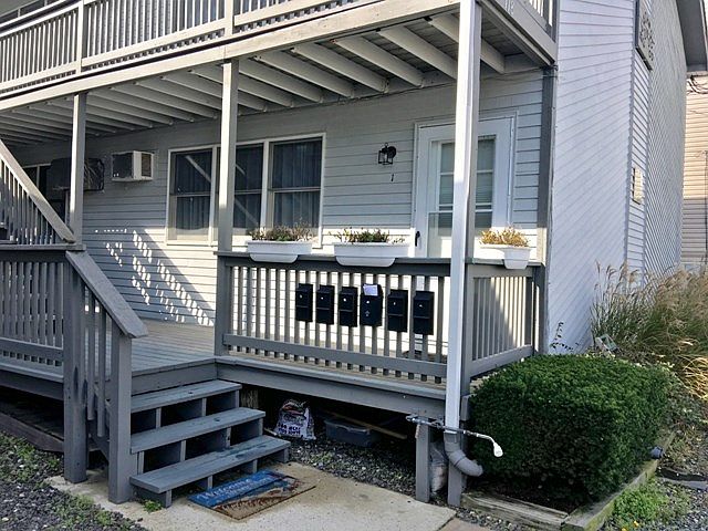 1st image of 118 38th St APT 1