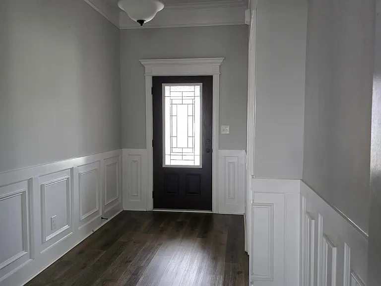 108 Wenlock Cir — Photo 2