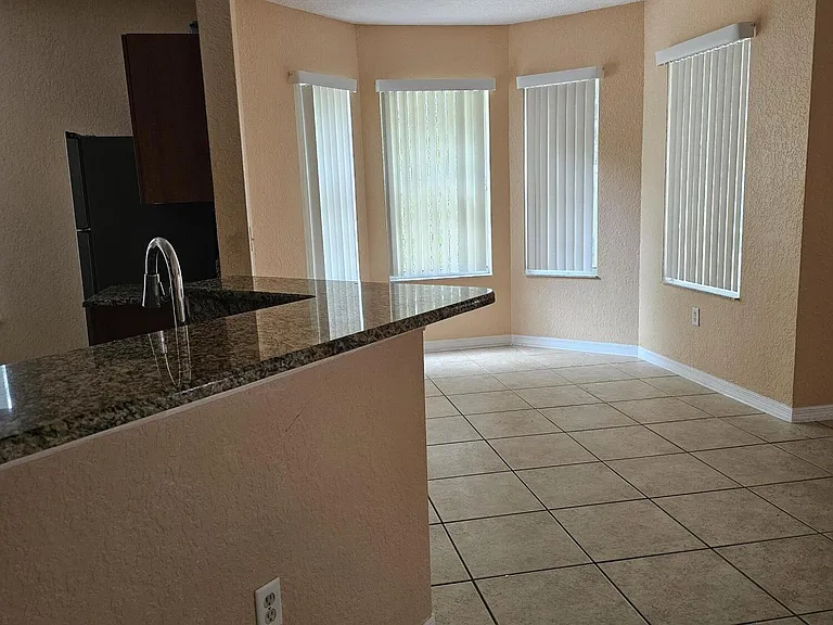 150 SW Peacock Blvd #103 — Photo 3