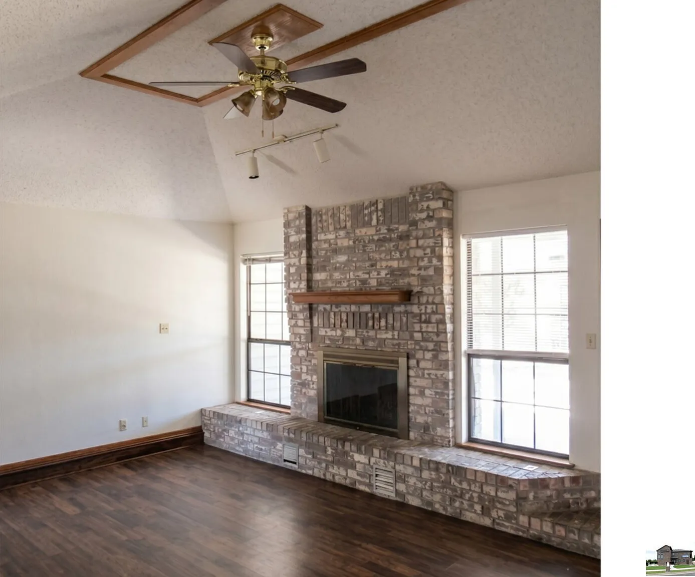 3 bed, 2.0 bath, 1409 sqft, $1,450 — Photo 3