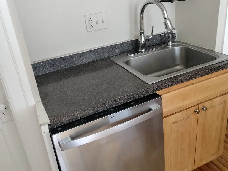 114 Sterling St #2B — Photo 25