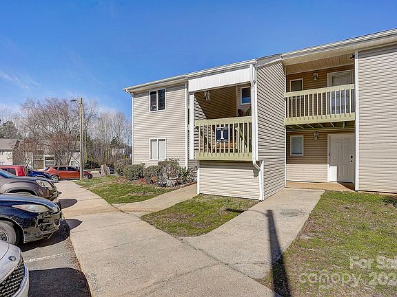 2nd image of 1636 Eagle Dr #I-204