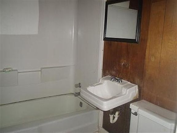 5th image of 430 Bell Ave
