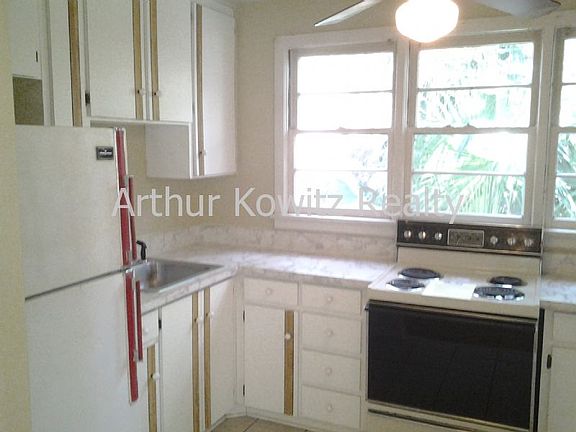 4th image of 528 Eastwood Ln