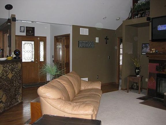 3rd image of 1005 Lakewood Dr
