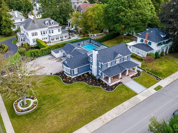 208 Florence St, Fall River, MA 02720