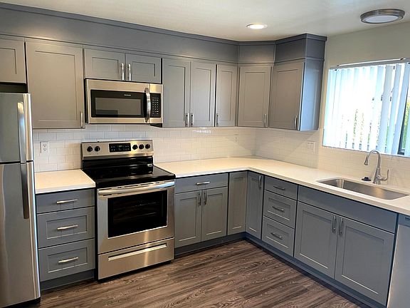 3rd image of 105-22022 6th Ave S #105