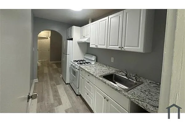 1718 T St SE APT 2 photo 1