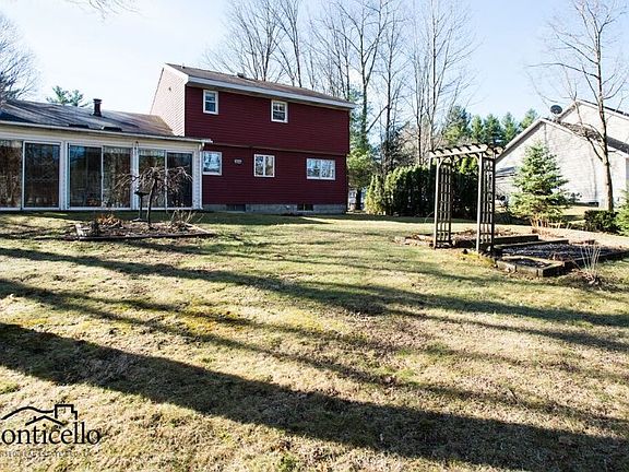 4th image of 601 Cindy Ln