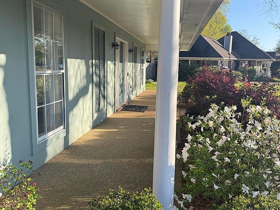 3rd image of 10 Estates Dr