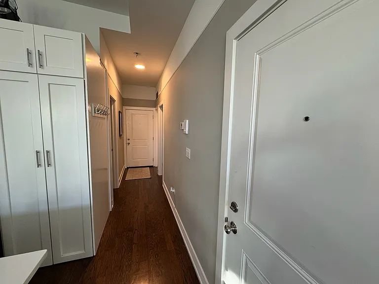 1059 N Damen Ave — Photo 34