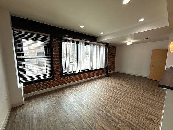 4th image of 160 Liberty St NE #204