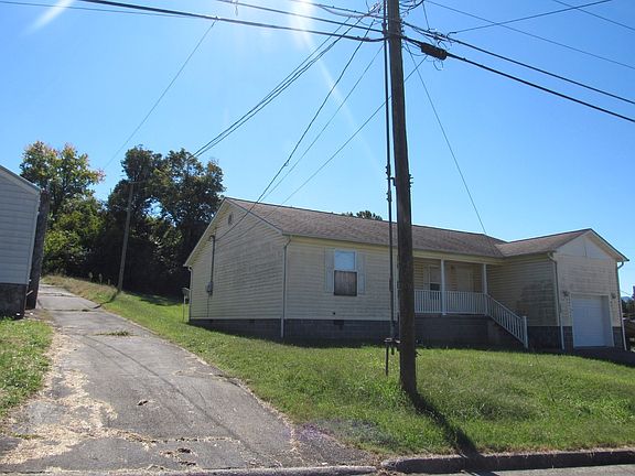 3rd image of 1006 Bluefield Ave