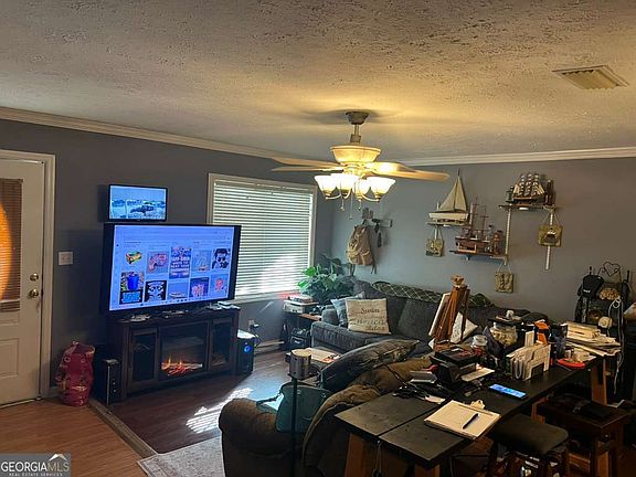 5th image of 23 Stephen Dr