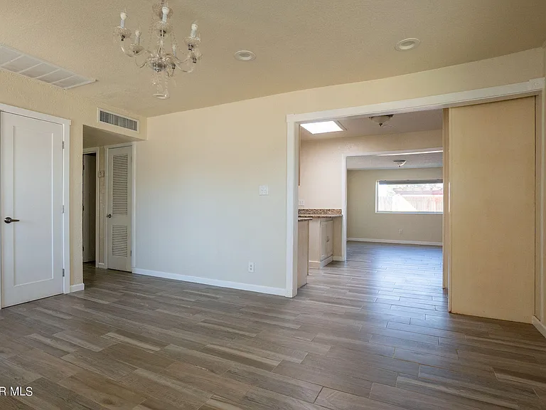 9309 Montgomery Dr — Photo 17