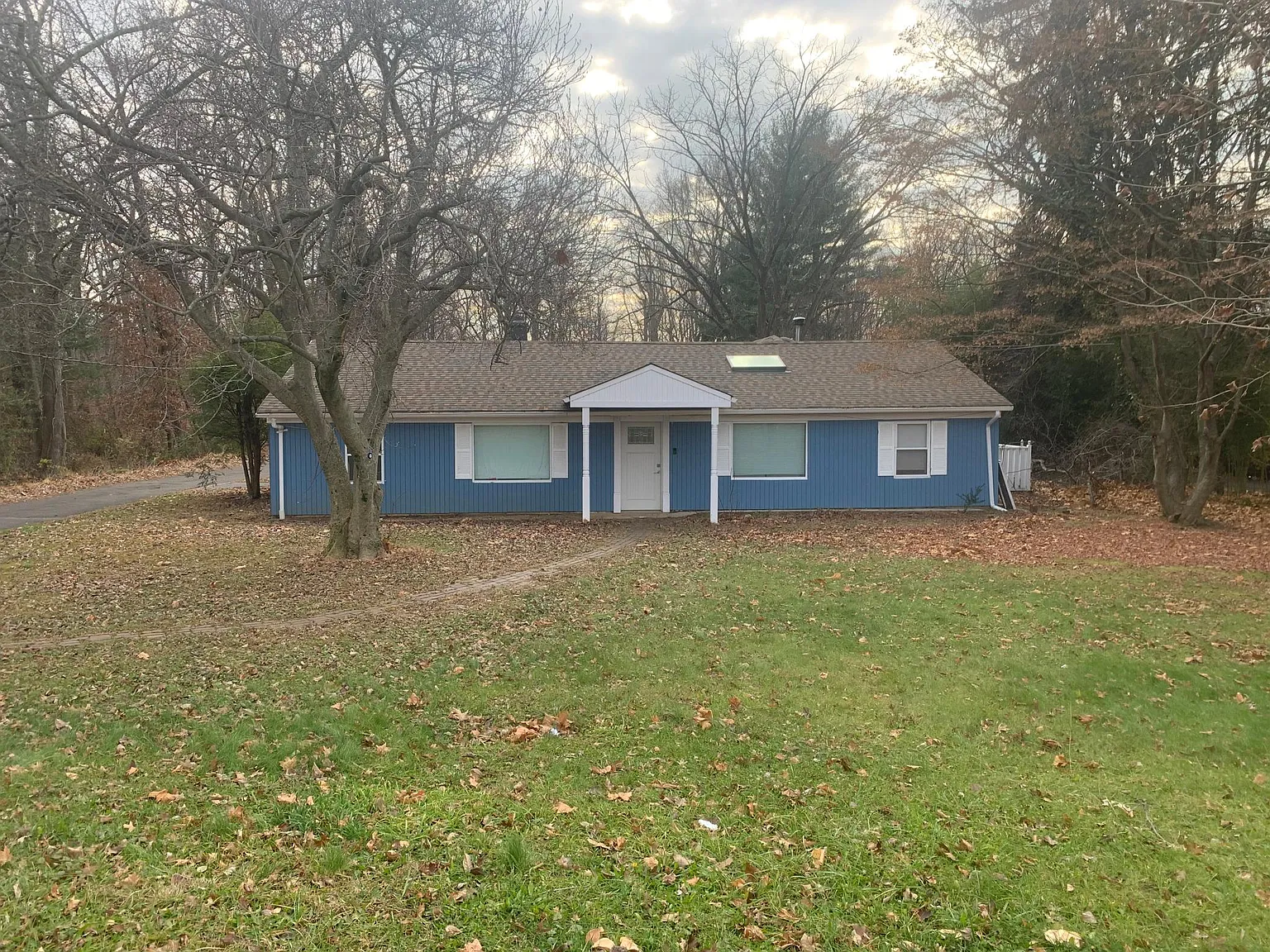 934 Georges Rd photo 1