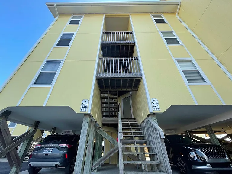 Condo building: Unit 636