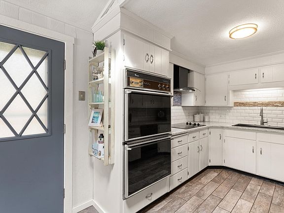 4th image of 8 Fountain Spring Ln