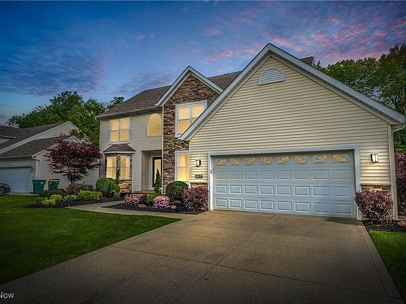 2nd image of 24527 Rushmore Dr