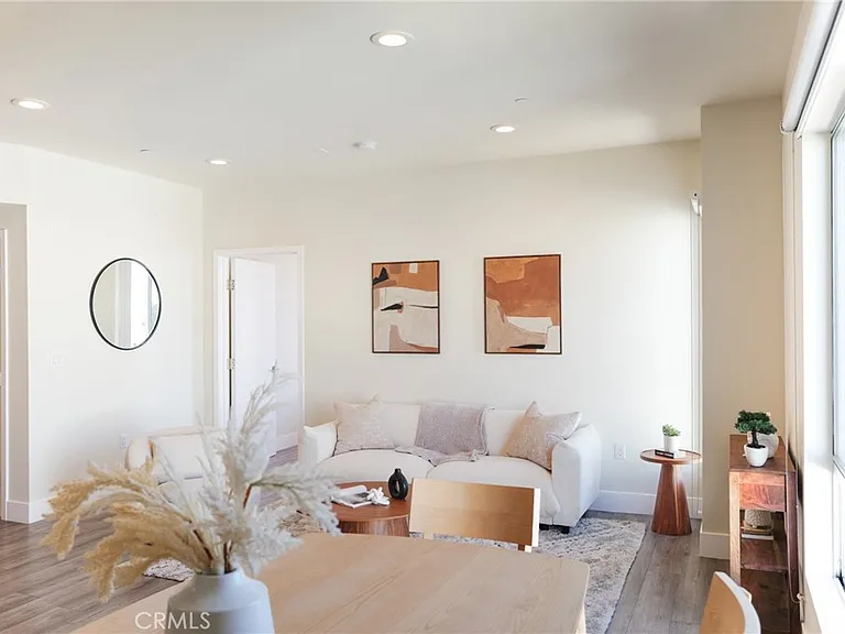 1101 S Harvard Blvd #506 — Photo 2