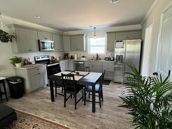 3rd image of 173 Worthmore Dr