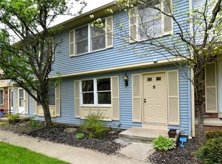 37 Quaker Ridge Dr, Akron, OH 44313