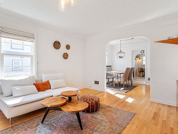 4th image of 2704 Grant St