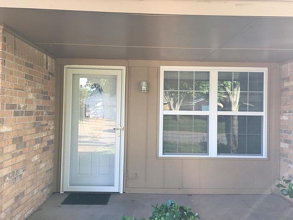 2nd image of 424 Clermont Dr