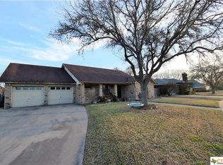106 Oak Grove Ln, Port Lavaca, TX 77979