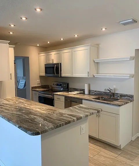 257 SW Todd Ave — Photo 5