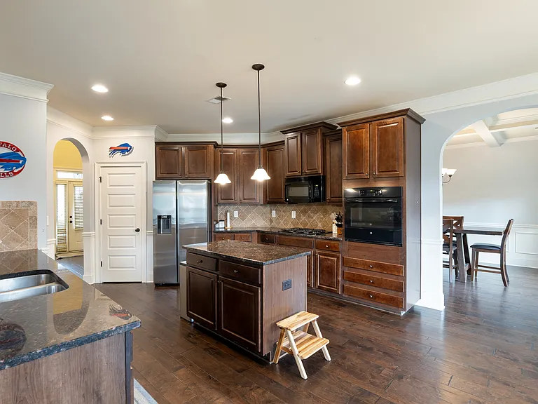 646 Village Market Dr — Photo 2