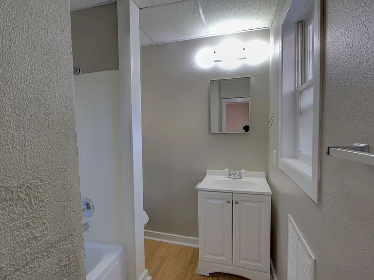 908 Bridge Ave — Photo 10