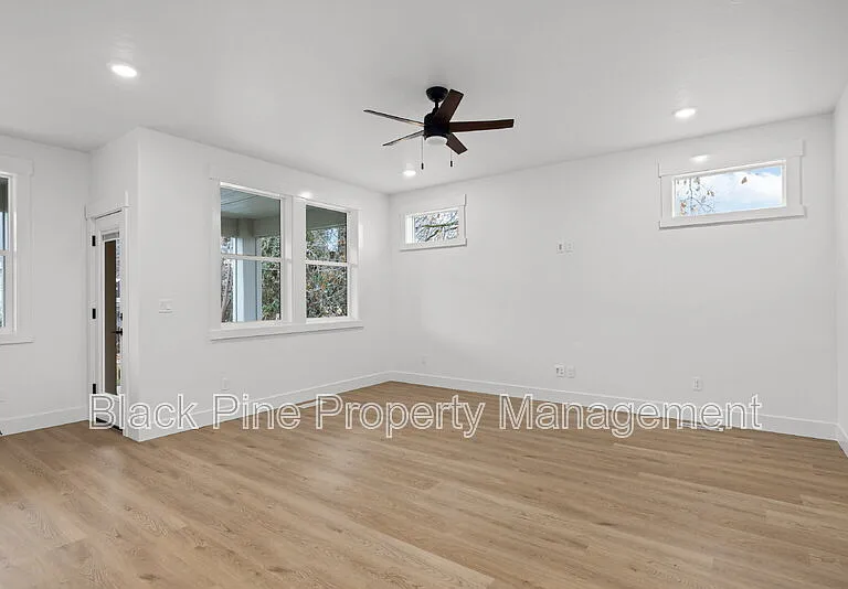 4642 N Maple Grove Rd — Photo 5