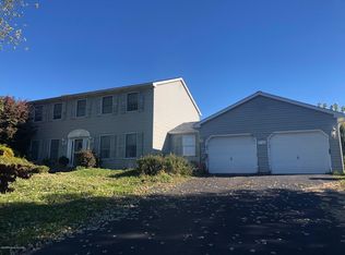 1261 Meadowcrest Dr, Shavertown, PA 18708