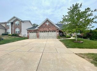 216 Magnolia Trace Dr, Ballwin, MO 63021