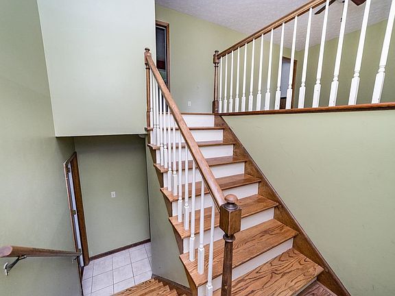 3rd image of 307 Paul Revere Dr