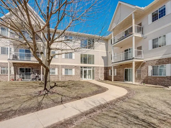 140 West Commerce BOULEVARD #308, Slinger, WI 53086