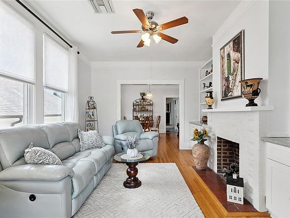 3rd image of 504 N Labarre Rd