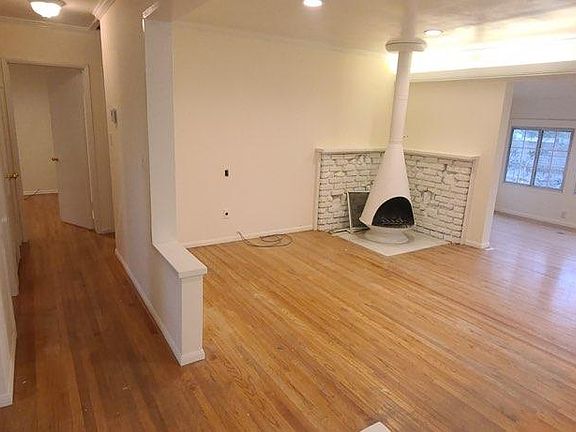 5th image of 20340 Schoenborn St